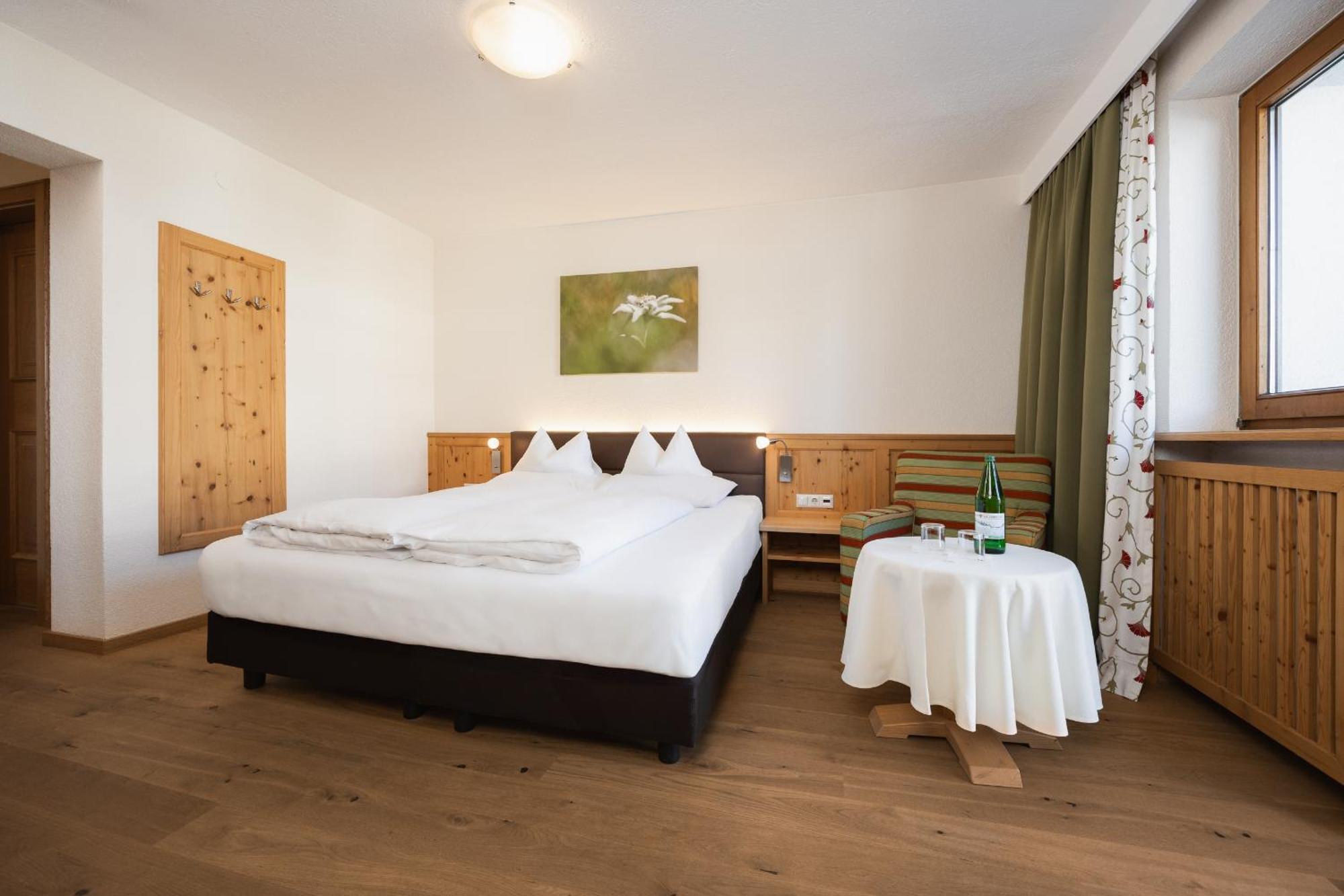 פיס Hotel Bergblick 4 Sterne Superior מראה חיצוני תמונה