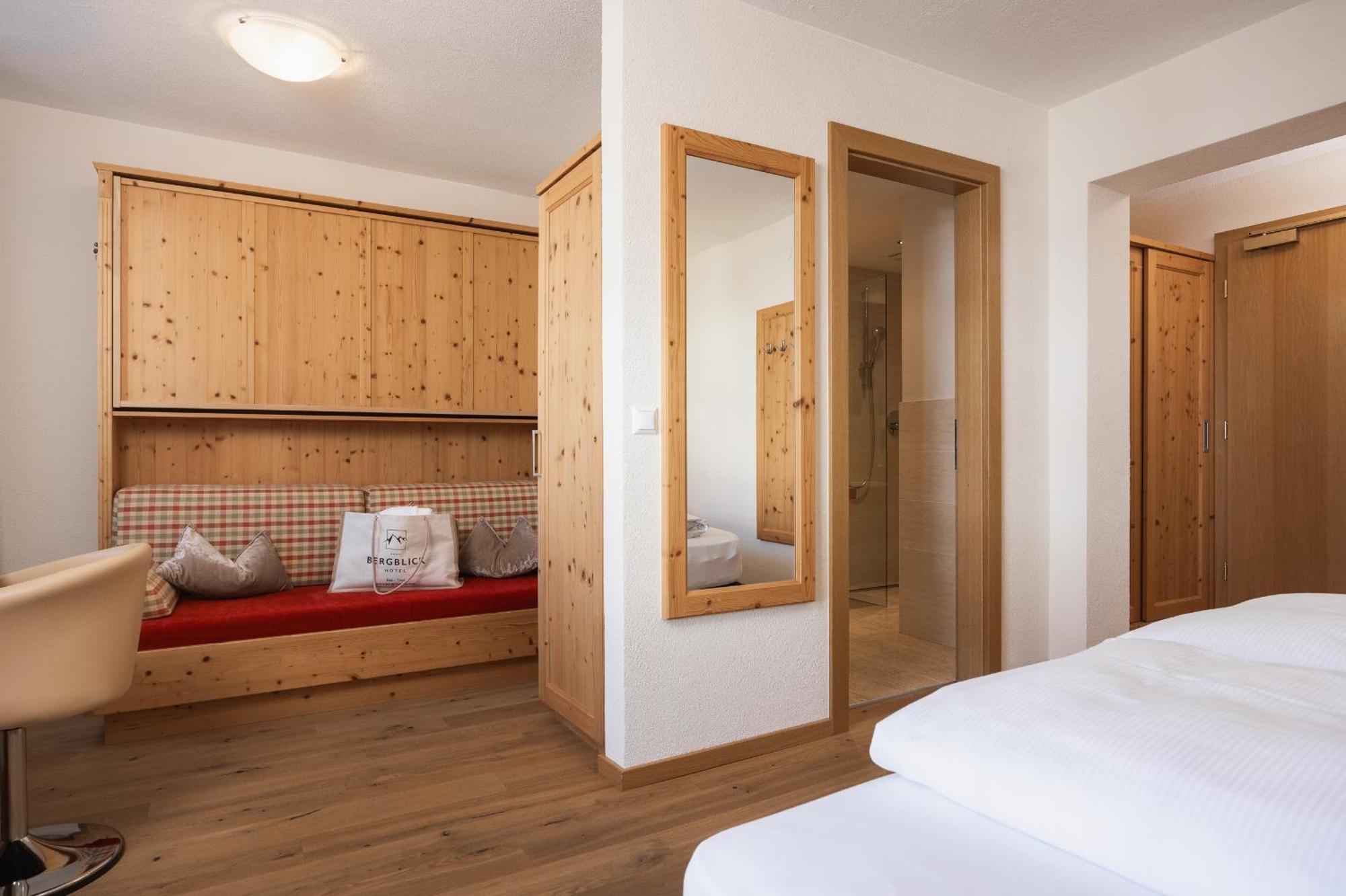 פיס Hotel Bergblick 4 Sterne Superior מראה חיצוני תמונה