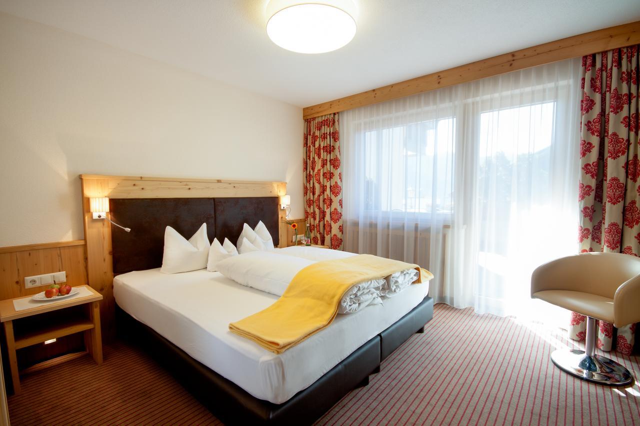 פיס Hotel Bergblick 4 Sterne Superior מראה חיצוני תמונה